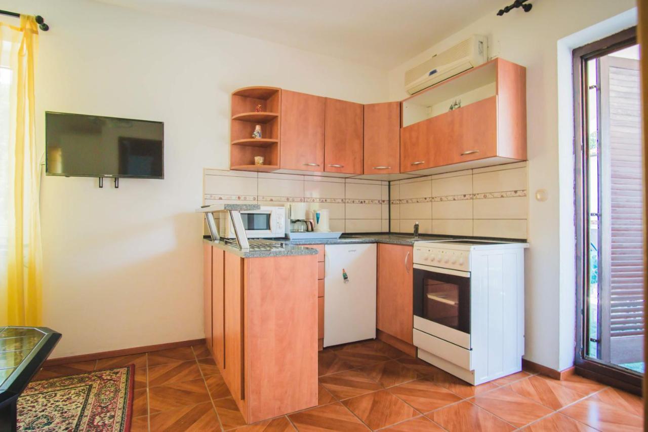 Apartmani Mili Malinska Exterior foto